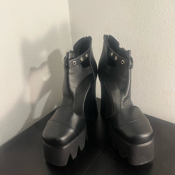 Black Platform Chunky Heel Sandals - Picture 3 of 7